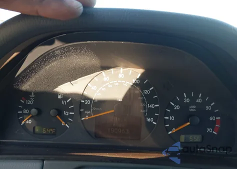 2000 Mercedes-Benz E 430 z USA, uszkodzony, nr VIN WDBJF70J1YB023094